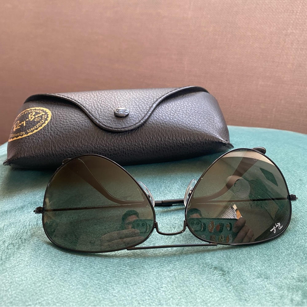 Black Ray-Ban Aviators - Picture 3 of 4